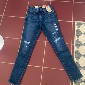 LEVI'S
Women's 721 High-Rise Skinny Jeans in Short Length